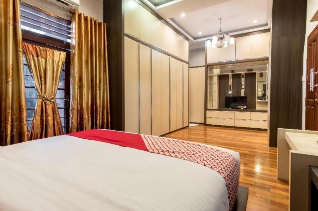 Oyo 619 Naufal Guest House Syariah Μεντάν Εξωτερικό φωτογραφία